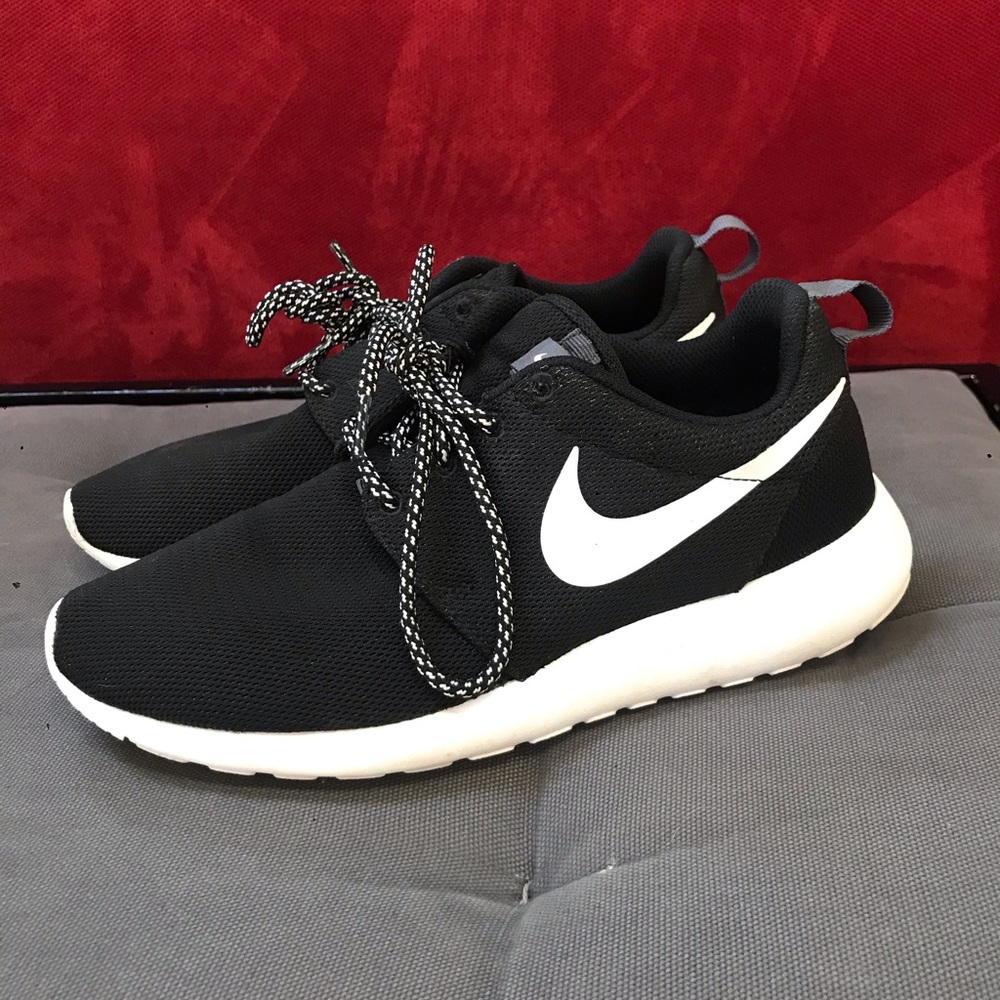 Nike Roshe Sneakers